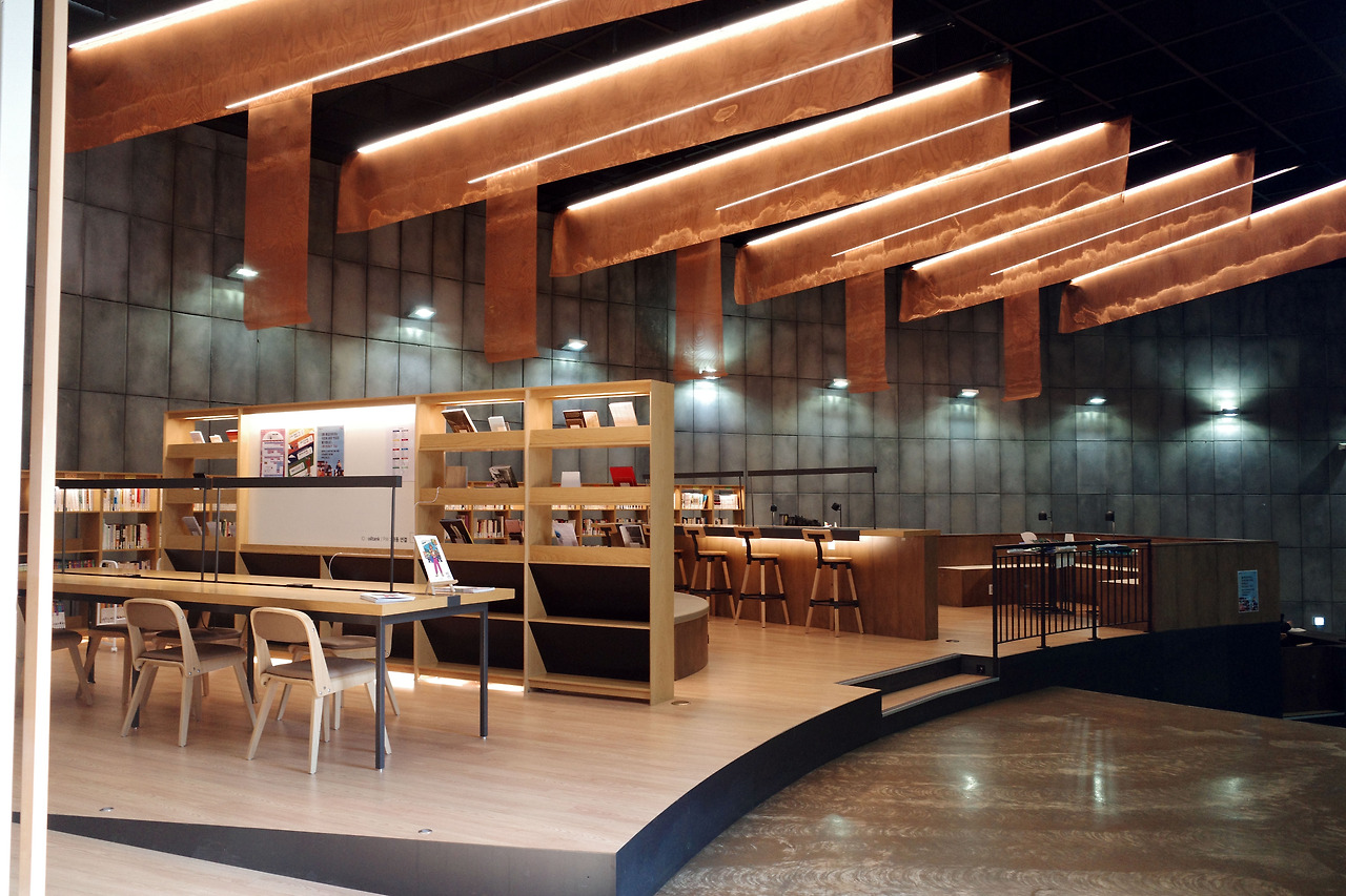 문화비축기지 도서관.jpg