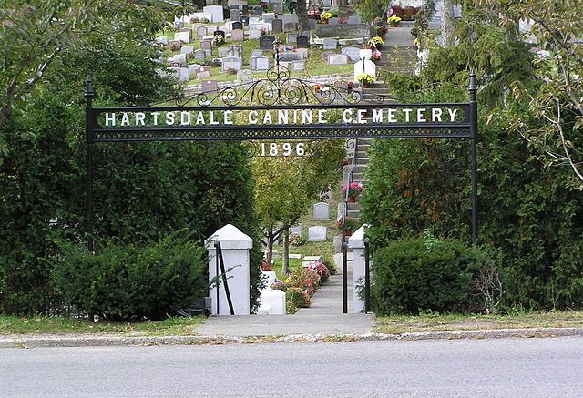 640px-Hartsdale_Canine_Cemetery_October_2012.jpg