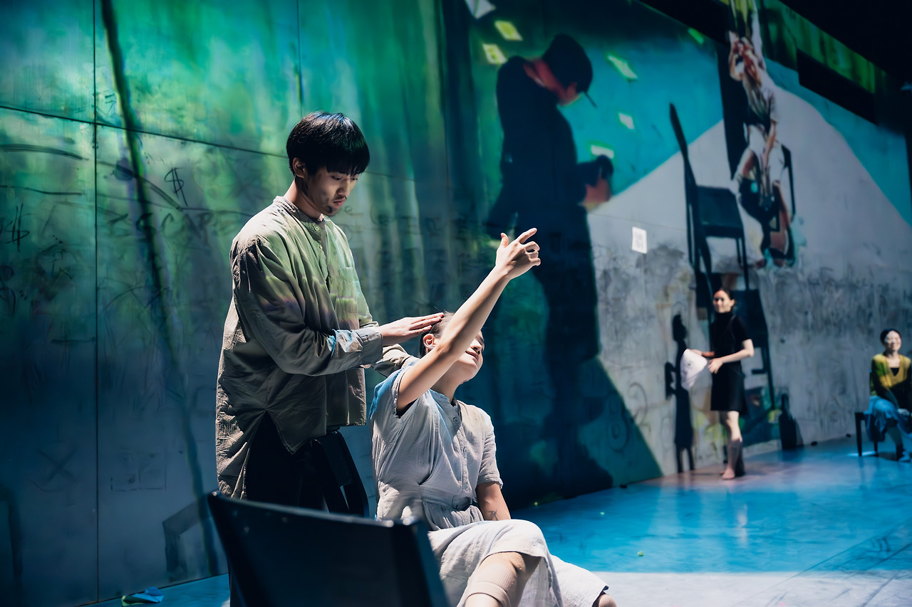 Stage Photo_12_Ray Cheung_Courtesy of City Contemporary Dance Company.jpg