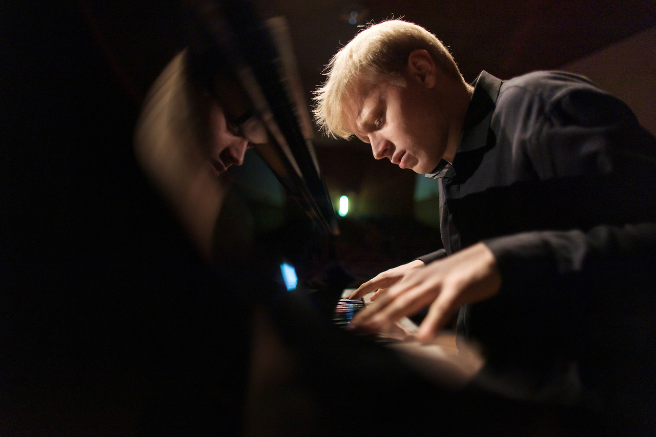 알렉산더 말로페예프 프로필 7.jpg