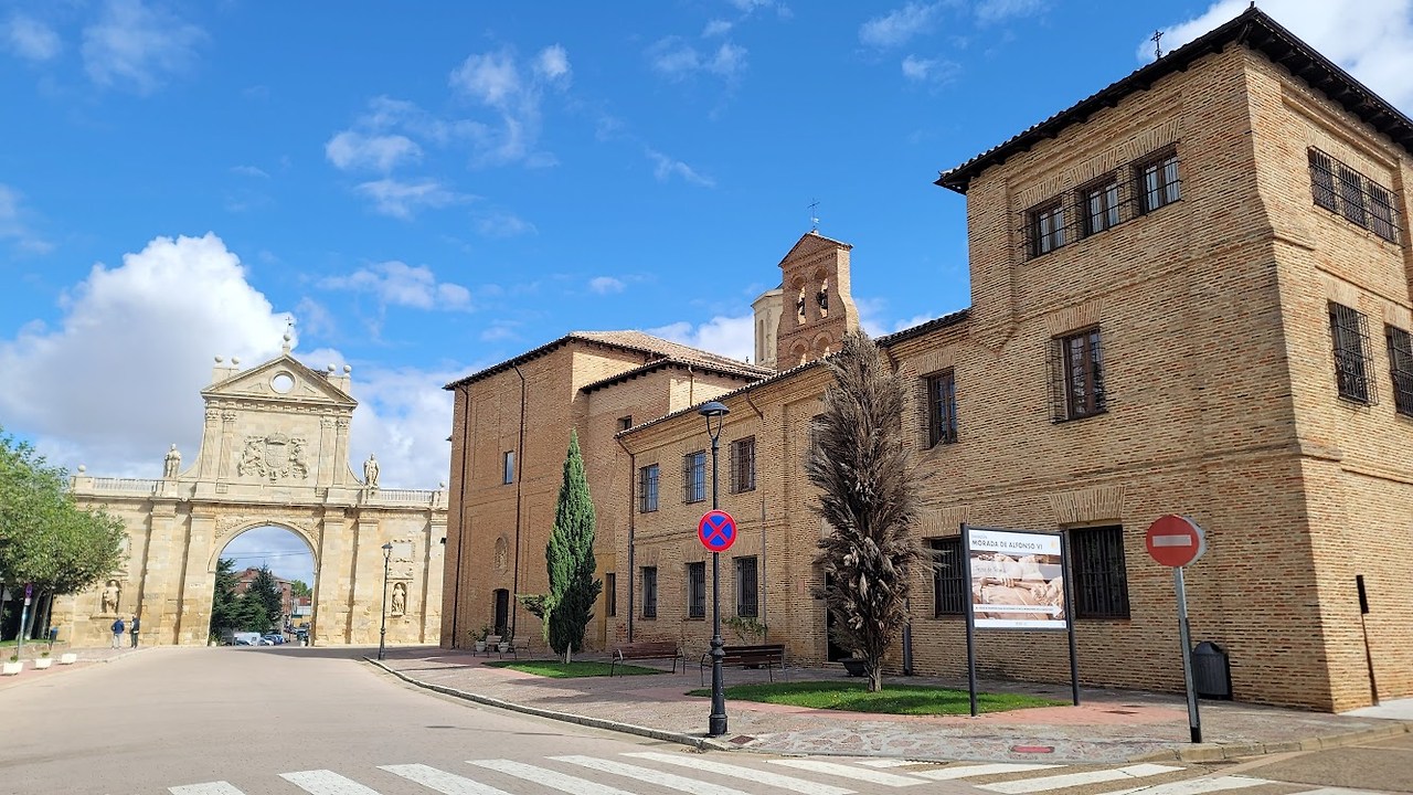 15-1.사아군 산 베니토 수도원과 아치.jpg