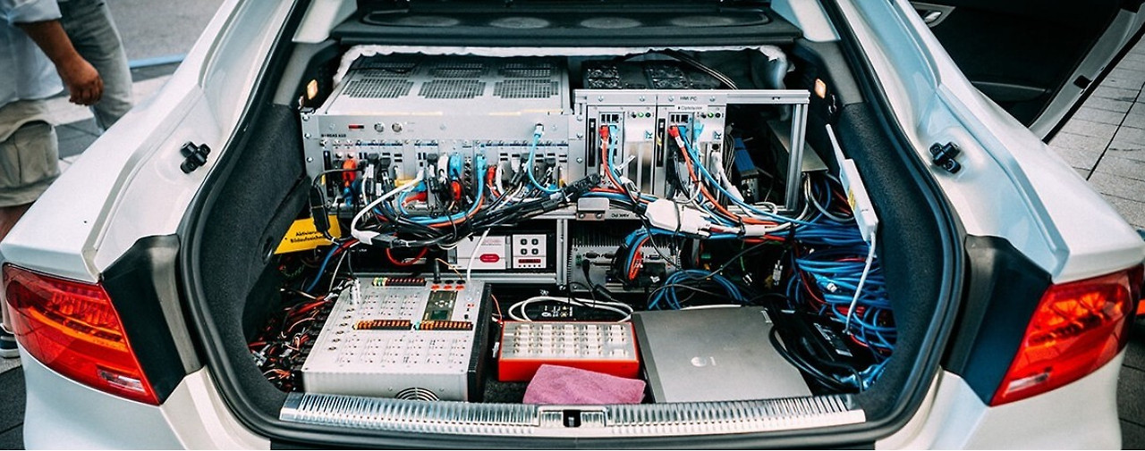 자율 주행 차 장비.jpg