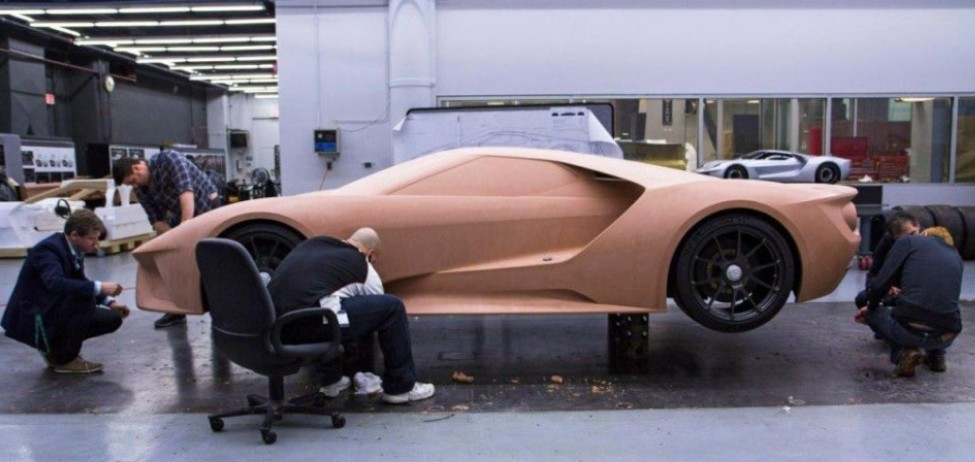 자동차 디자인 클레이 모델.jpg