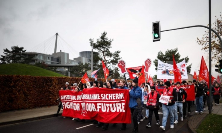 폭스바겐 노조 시위.jpg