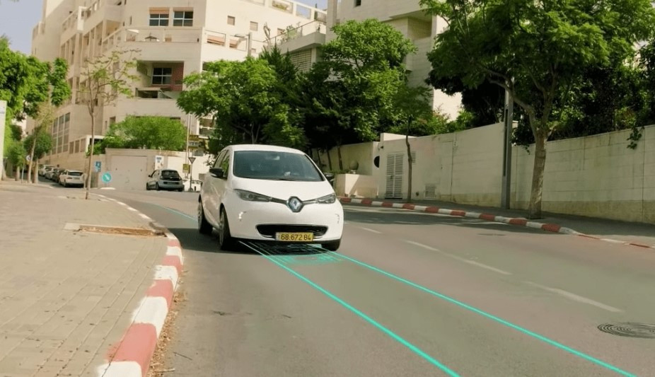 스웨덴 무선 충전도로1.jpg