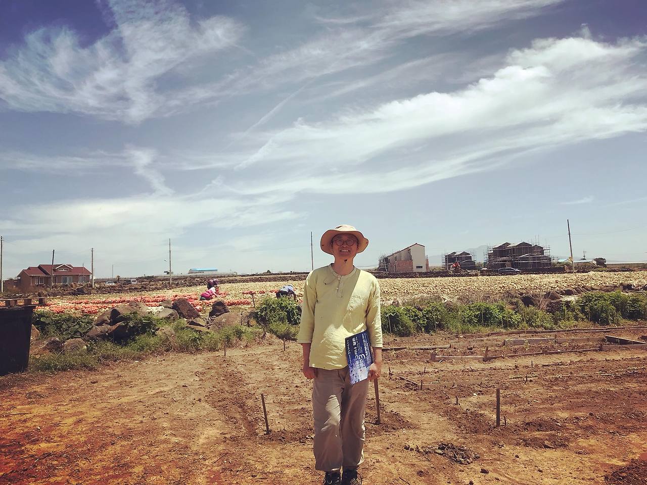 은주씨가 찍어준 사진. 나는 항상 이 옷과 신발, 모자를 쓰고 일한다..jpg