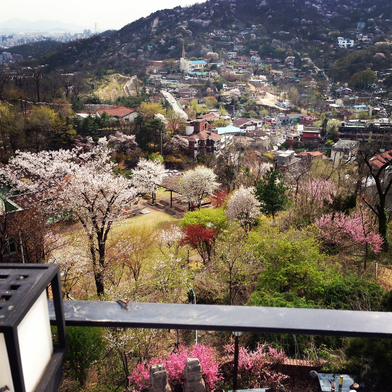 산모퉁이 까페.jpg