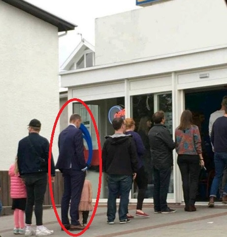 아이슬란드 대통령_귀드니 요하네손.jpg