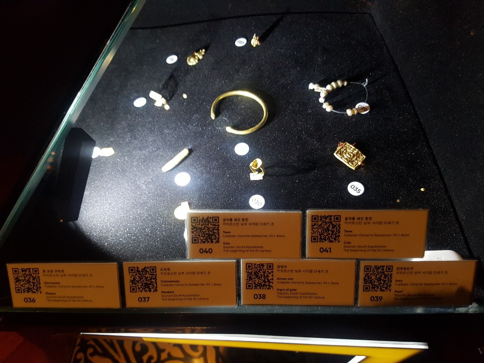 카자흐스탄전 유물.jpg