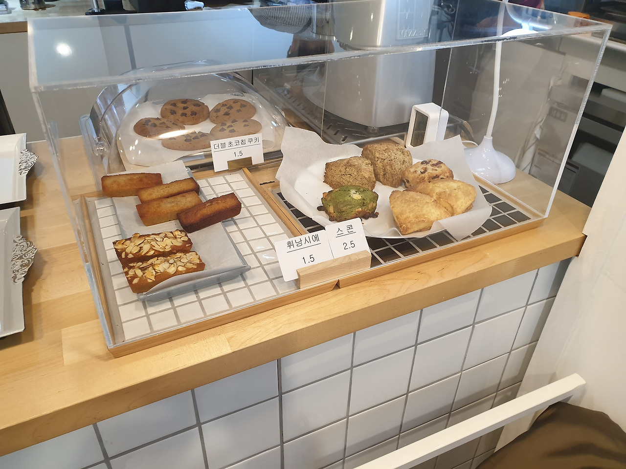 빨대소리_디저트 진열.jpg