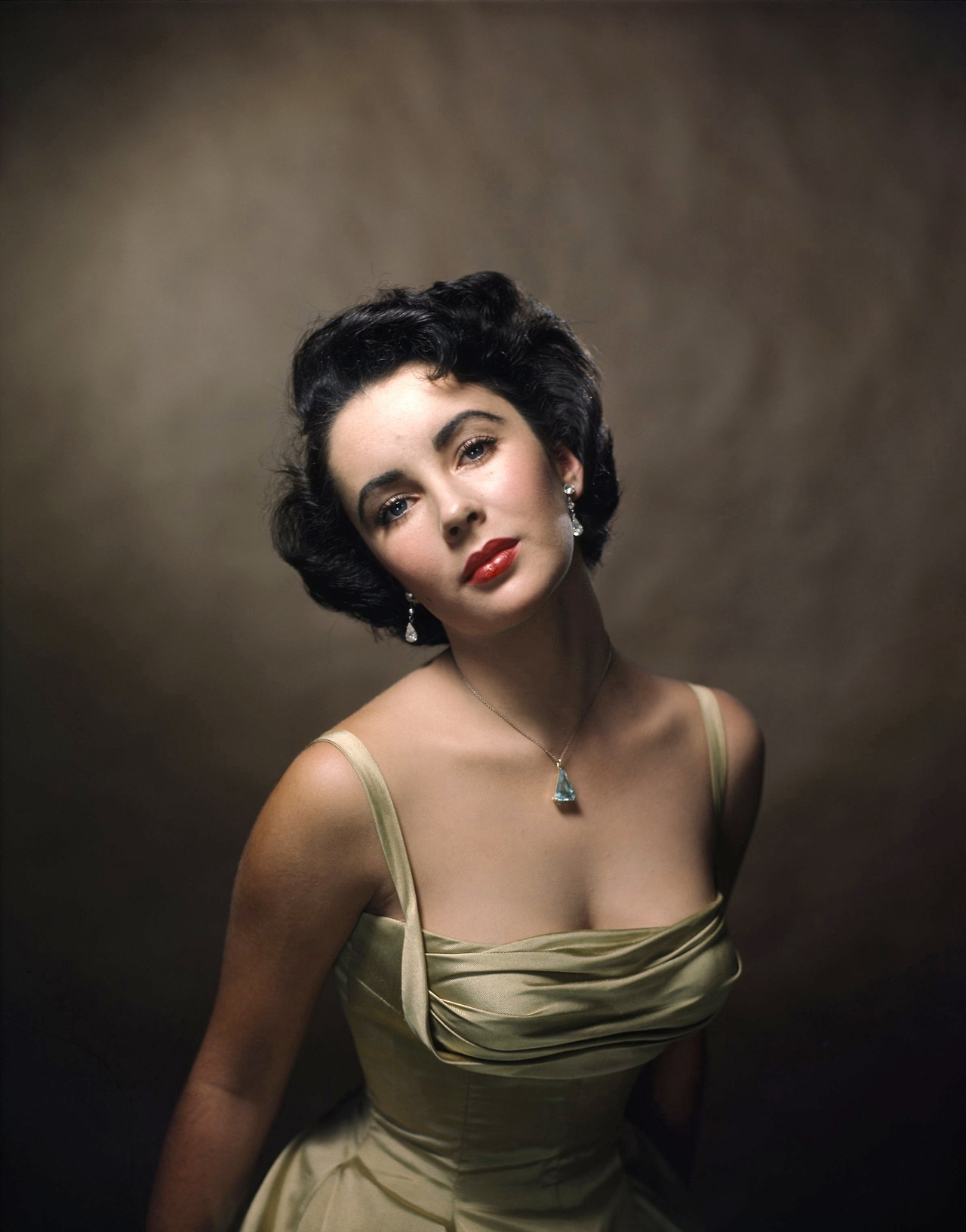 elizabeth taylor Life Magazine.jpg