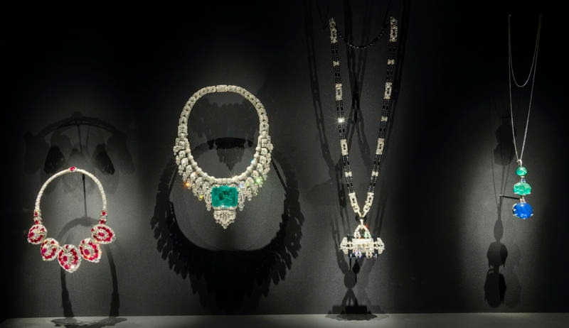 Installation-view-of-Cartier-at-VA-South-Kensington-12-April-16-November-2025-c-Victoria-and-Albert-Museum-London-7.jpg