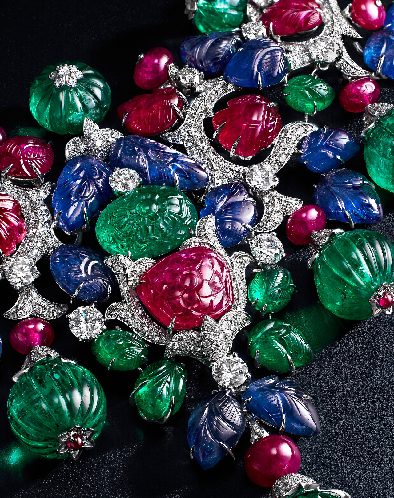 2024_HGK_23180_1903_007(a_very_unique_multi-gem_cartier_india_tutti-frutti_necklace_by_cartier_d6483316032815).jpg