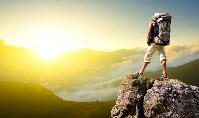 산정상에 오르는 사진.jpg