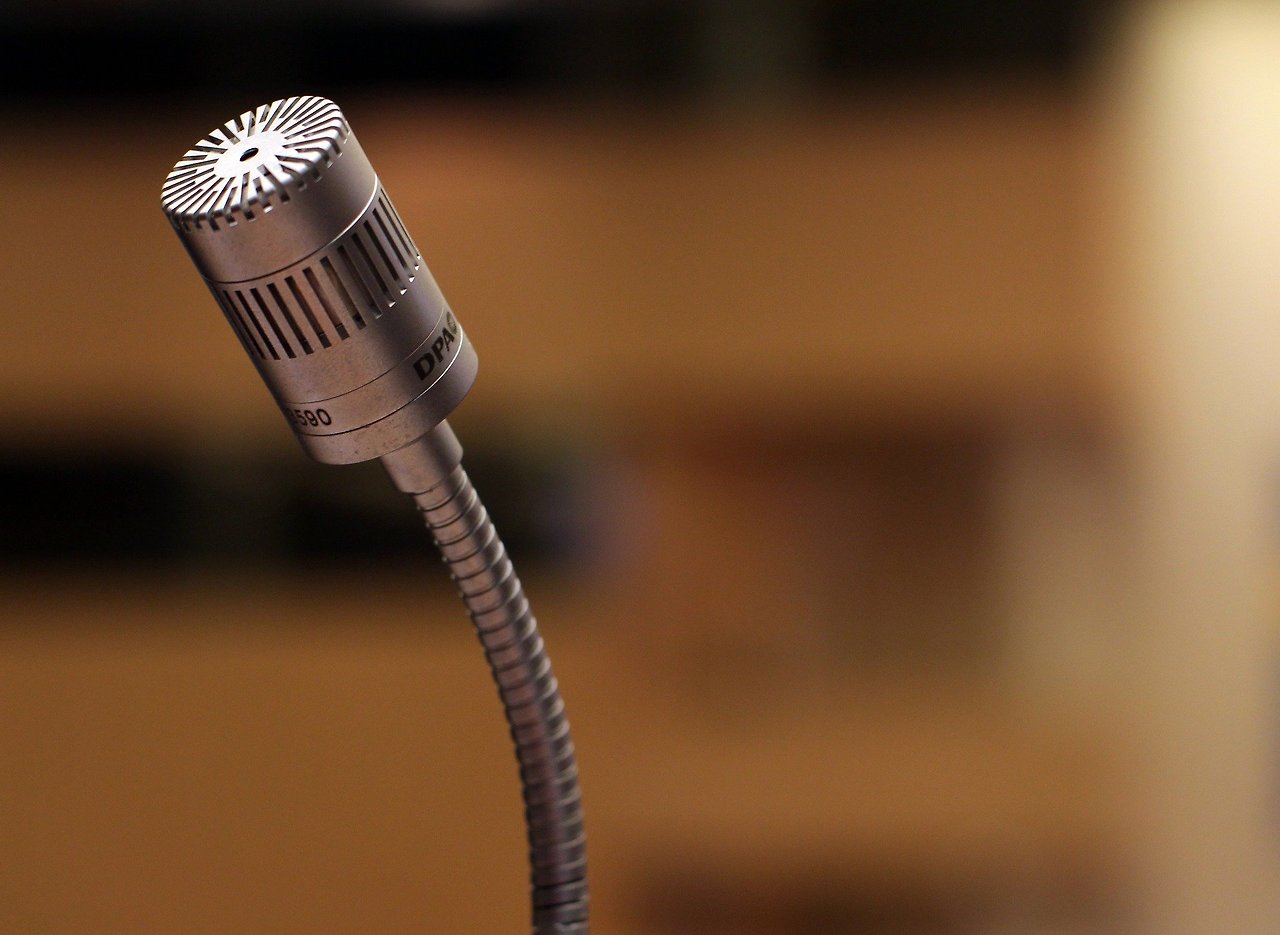 microphone-2316268_1920.jpg