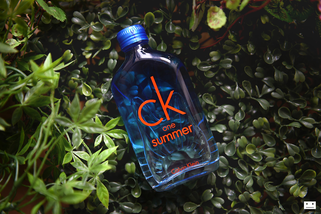 perfume-for-summer-ck-one-summer-edt-2017-lush-dirty-spray-review-7.jpg