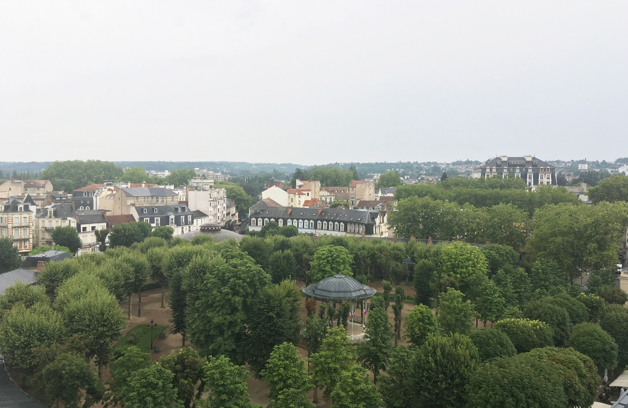 내 작은 방의 작은 창밖을 바라보면 이 풍경이 펼쳐졌다2.jpg