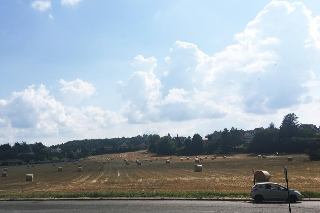 구름이 떼 지어 몰려다녔던 프랑스 VICHY의 초여름.jpg