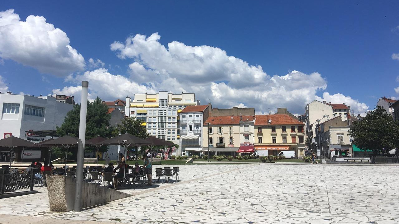 한여름날 VICHY의 광장.jpg