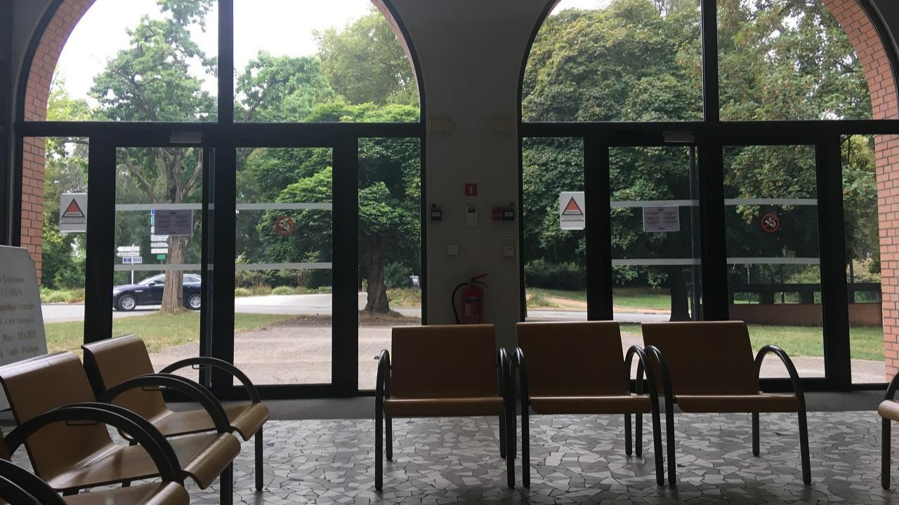 시끌벅적해지기 직전의 이른 아침의 어학원.jpg