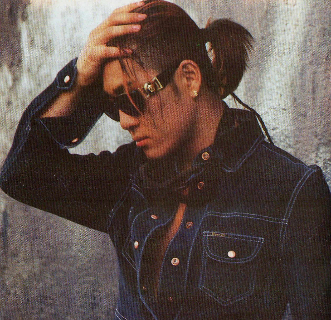 이현도 장발.jpg