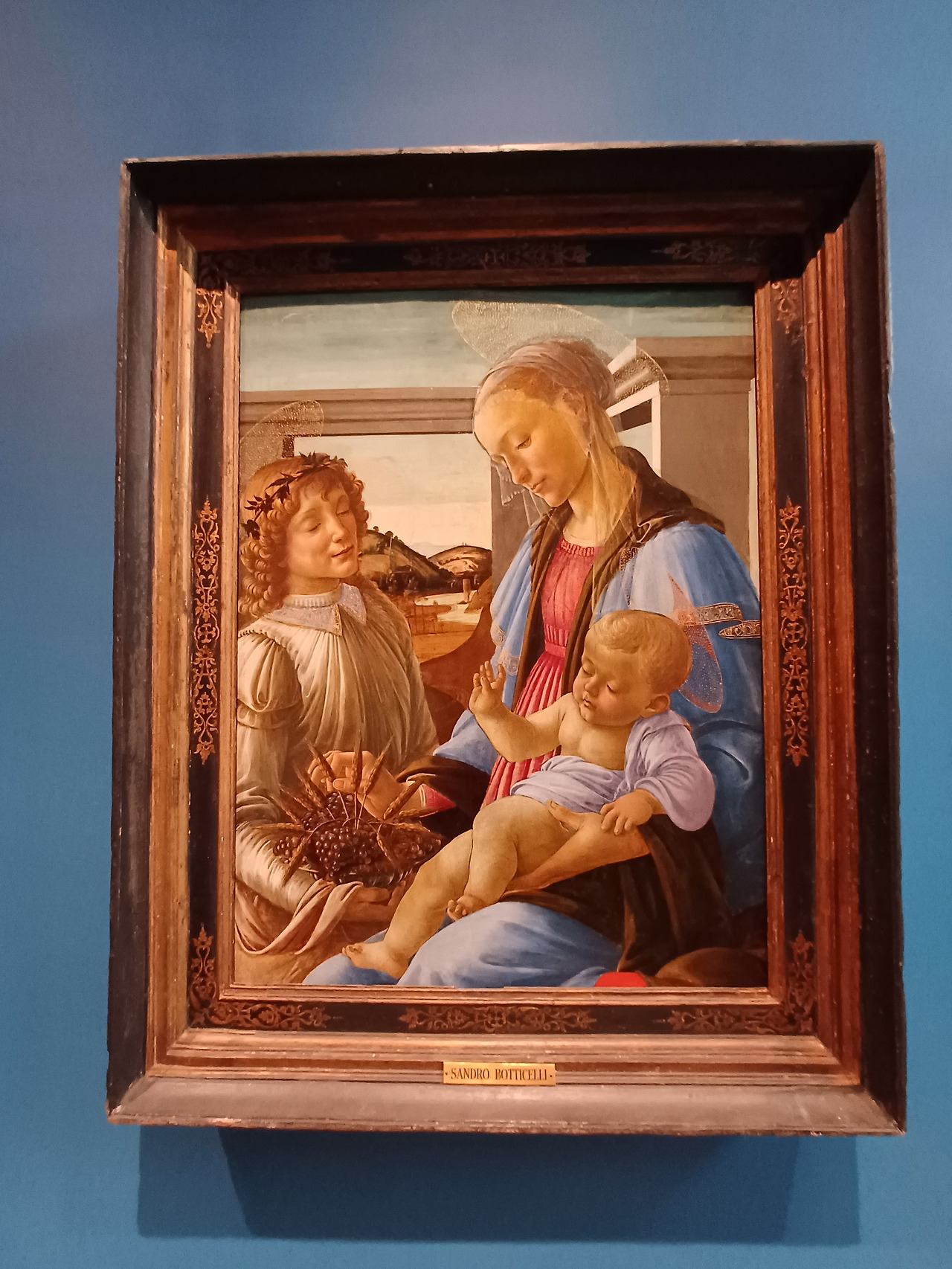 보티첼리_성모자와 천사 (Madonna and Child with an Angel).jpg