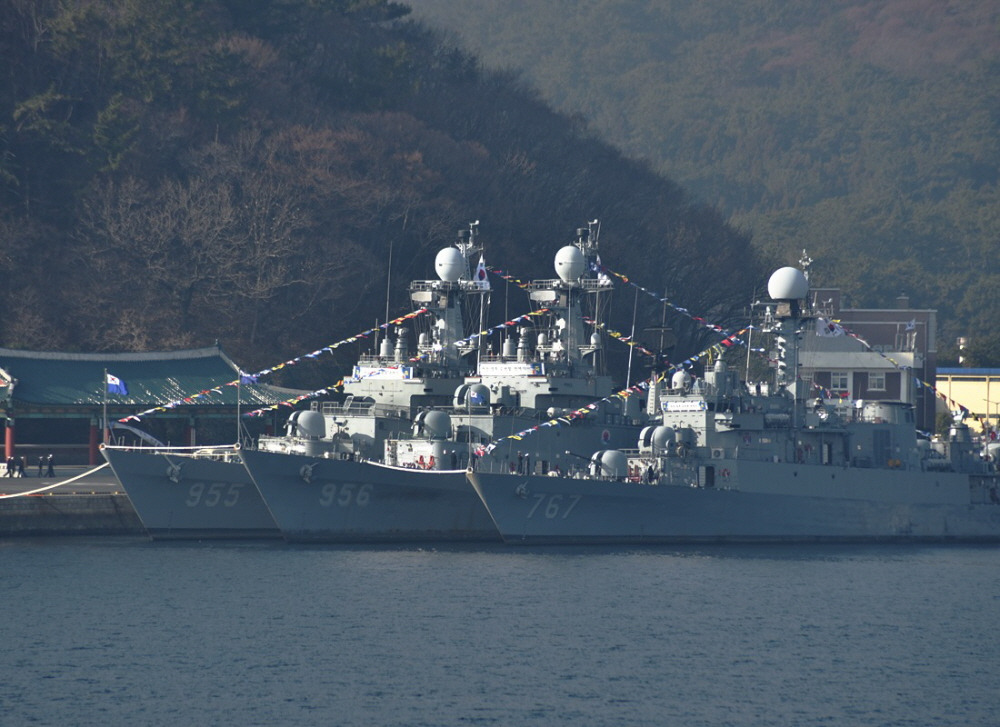 꾸미기_해군호위함 전역 (1).jpg