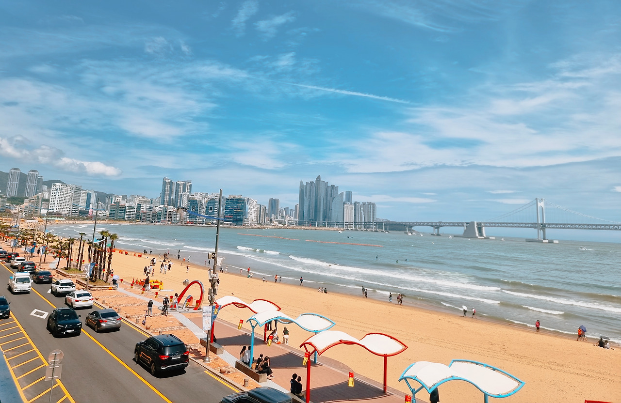 깊이 써내려가도 없어지는 이름.jpg