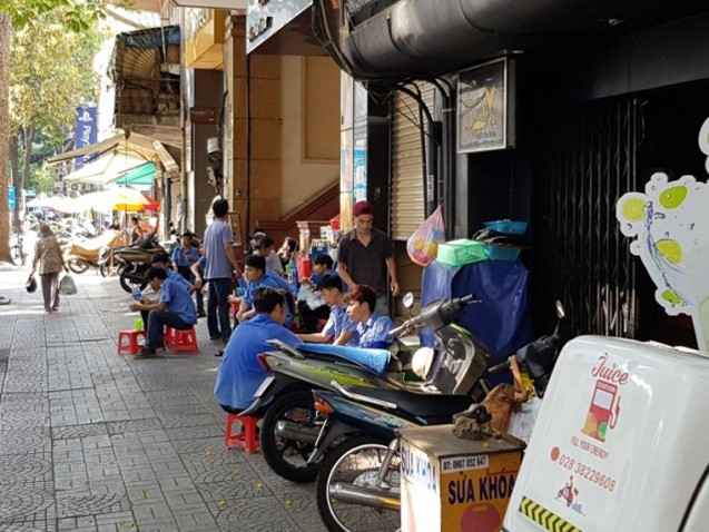 쉬는 대학생.jpg