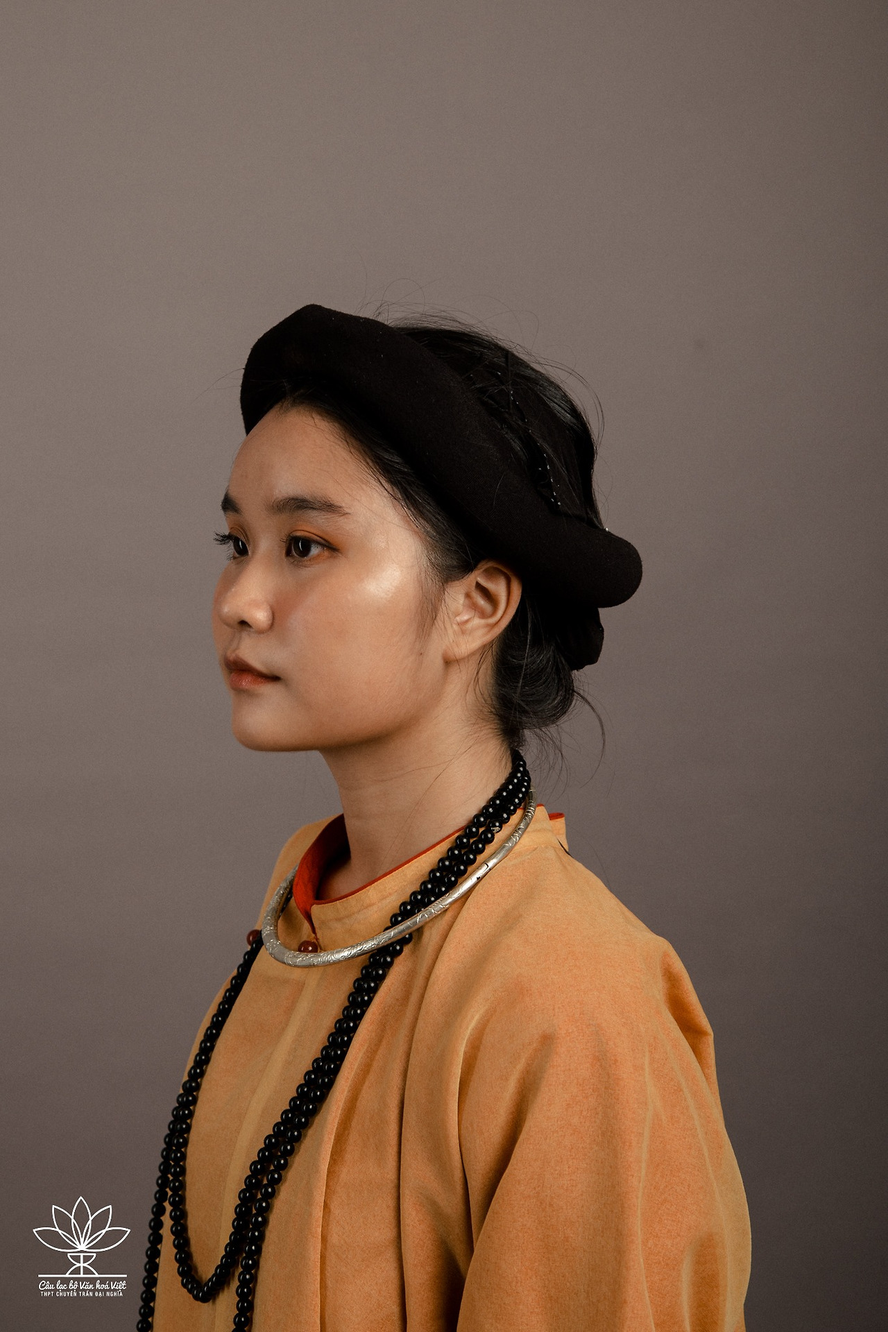 베트남 북부 지방 여인의 칼머리.jpg