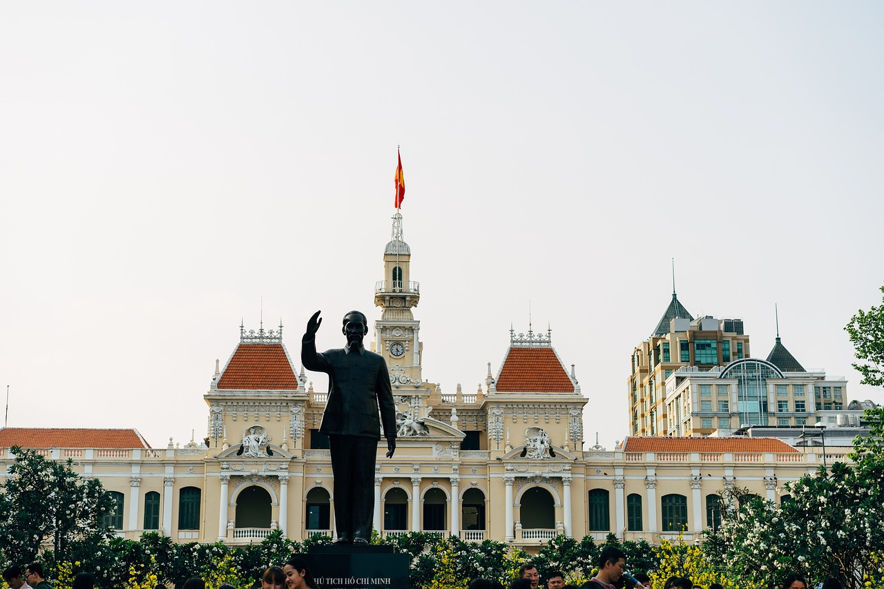 ho-chi-minh-statue-5454993_1280.jpg