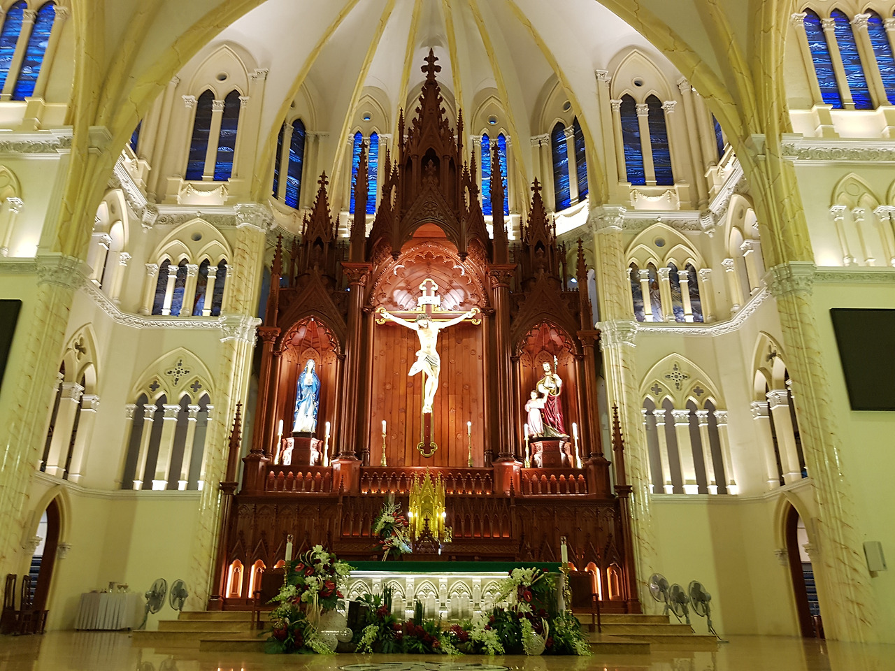 푸미  song vinh 성당 (38).jpg