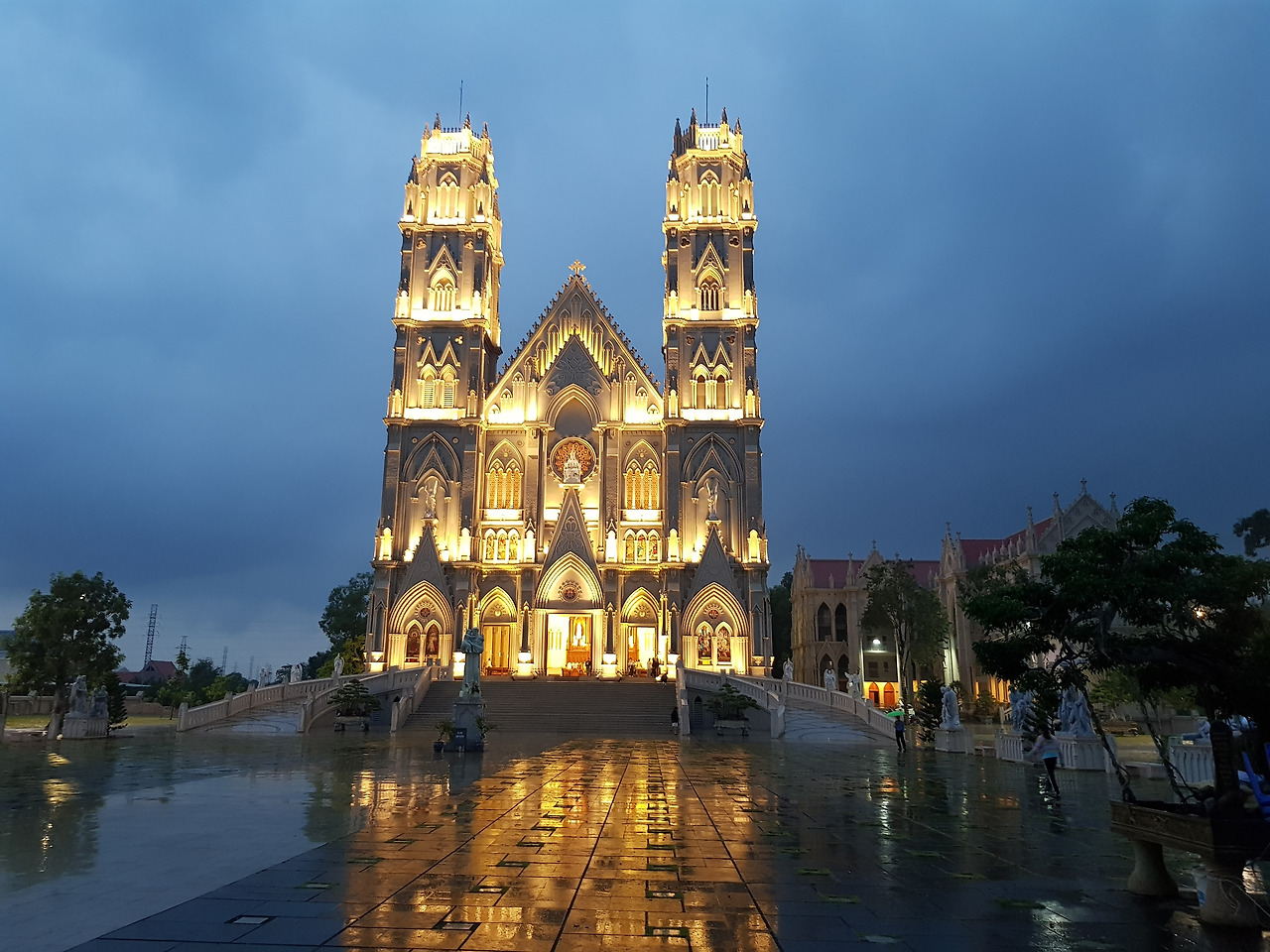 푸미  song vinh 성당 (19).jpg