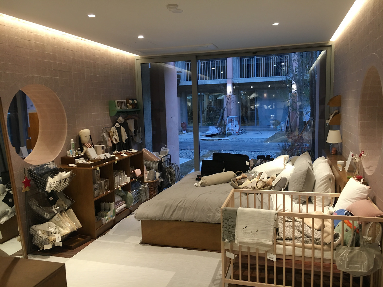 띵굴스토어 성수점 (4).jpg