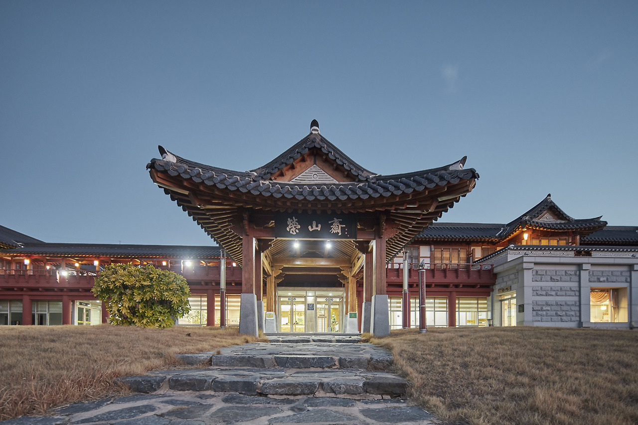 한옥호텔 영산재.jpg