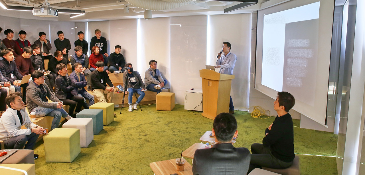 크롭_2018실적발표_보정본 (2).jpg