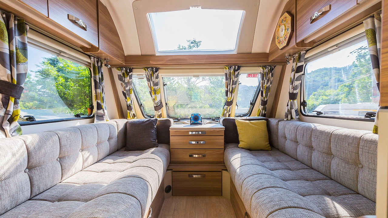 영국식 카라반 스위프트__5c359c6864679.jpg