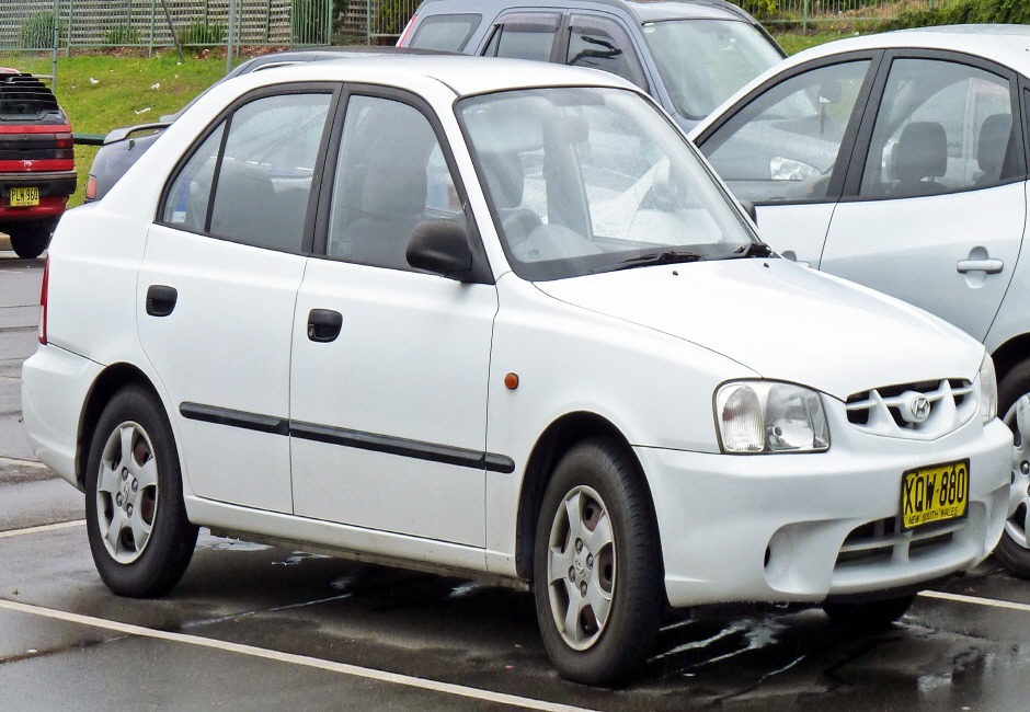 크기변환_aa111112000-2003_Hyundai_Accent_(LC)_GL_5-door_hatchback_02.jpg