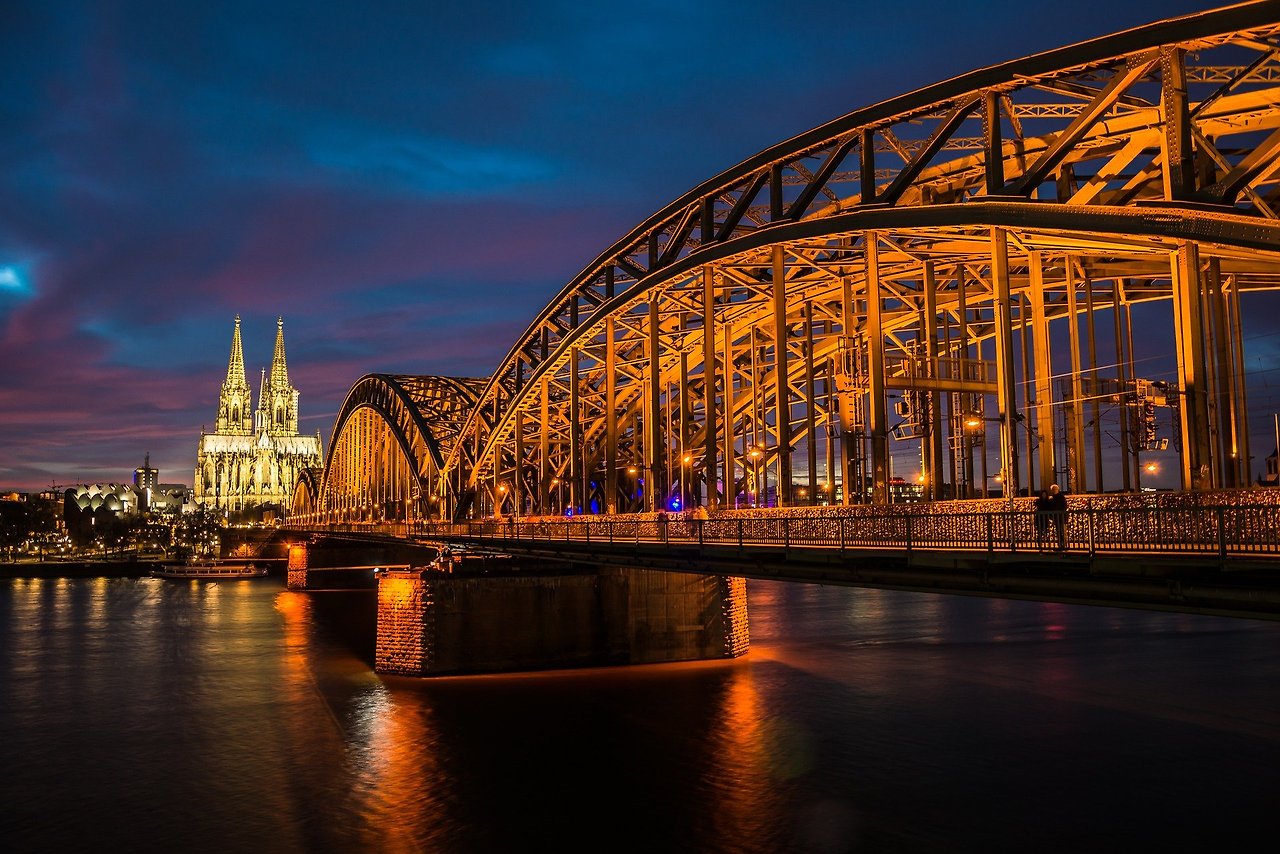 cologne-1078671_1920.jpg