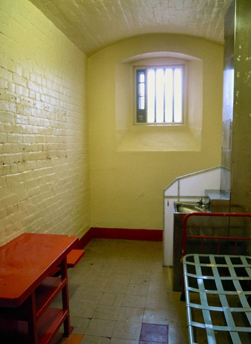 Oscar_Wilde_Prison_Cell_Reading_2016.jpg
