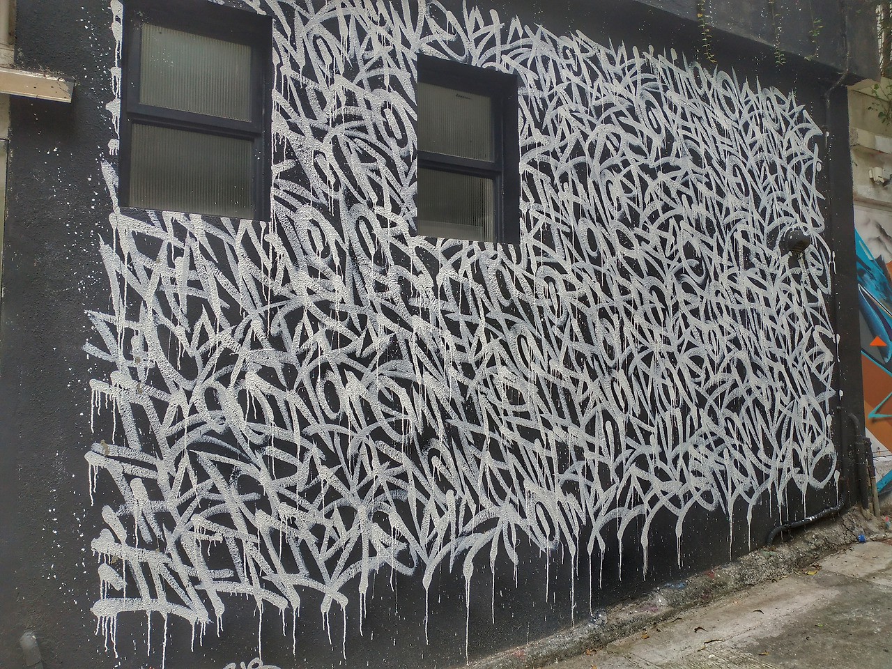 8. BISCO SMITH 벽화(2018)_Tai Ping Shan St & Water Ln.jpg