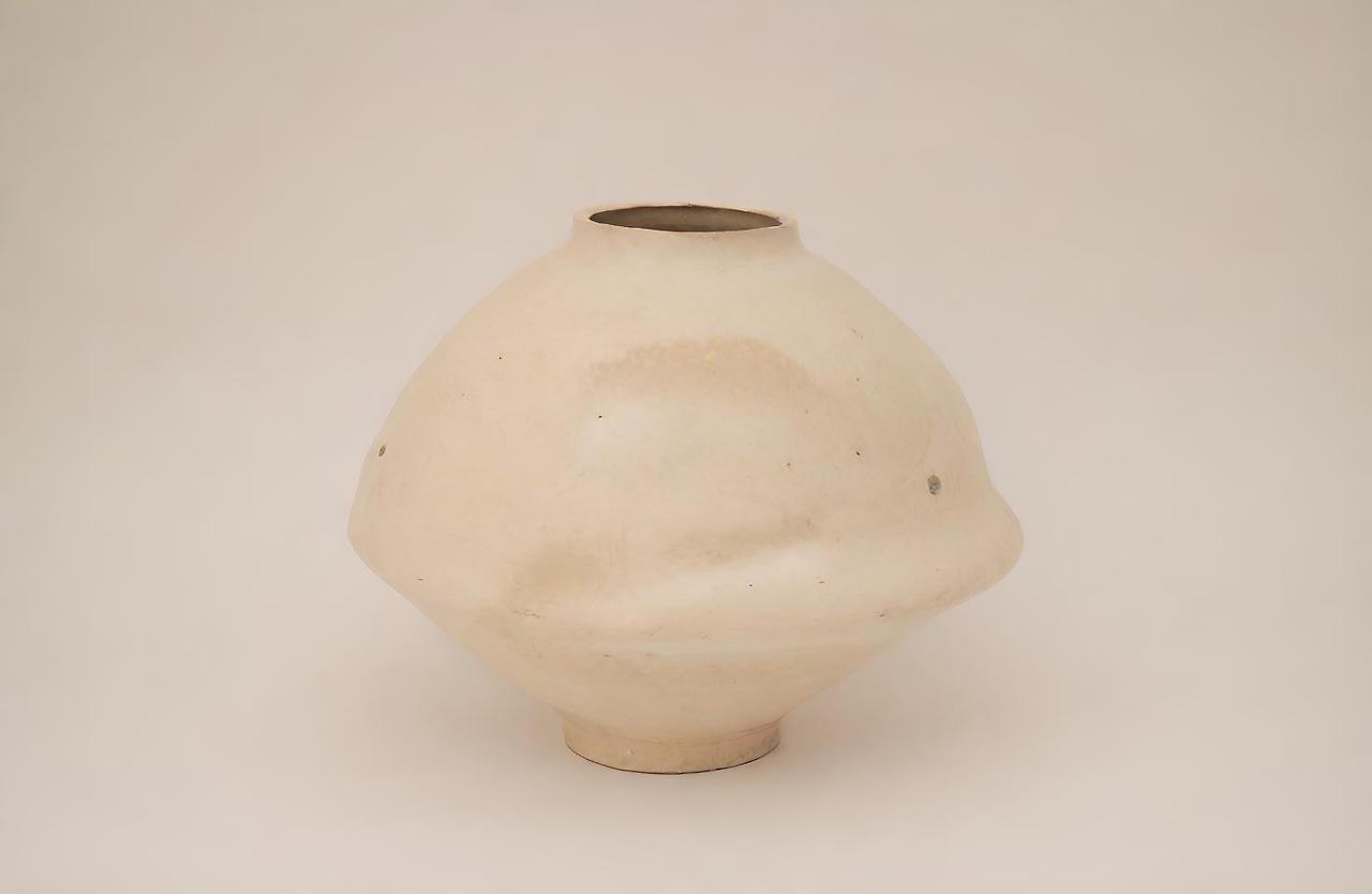 Runway 2024-03-27T06_03_22.464Z Image to Image A moon jar, not a minimalist circular shape..jpg