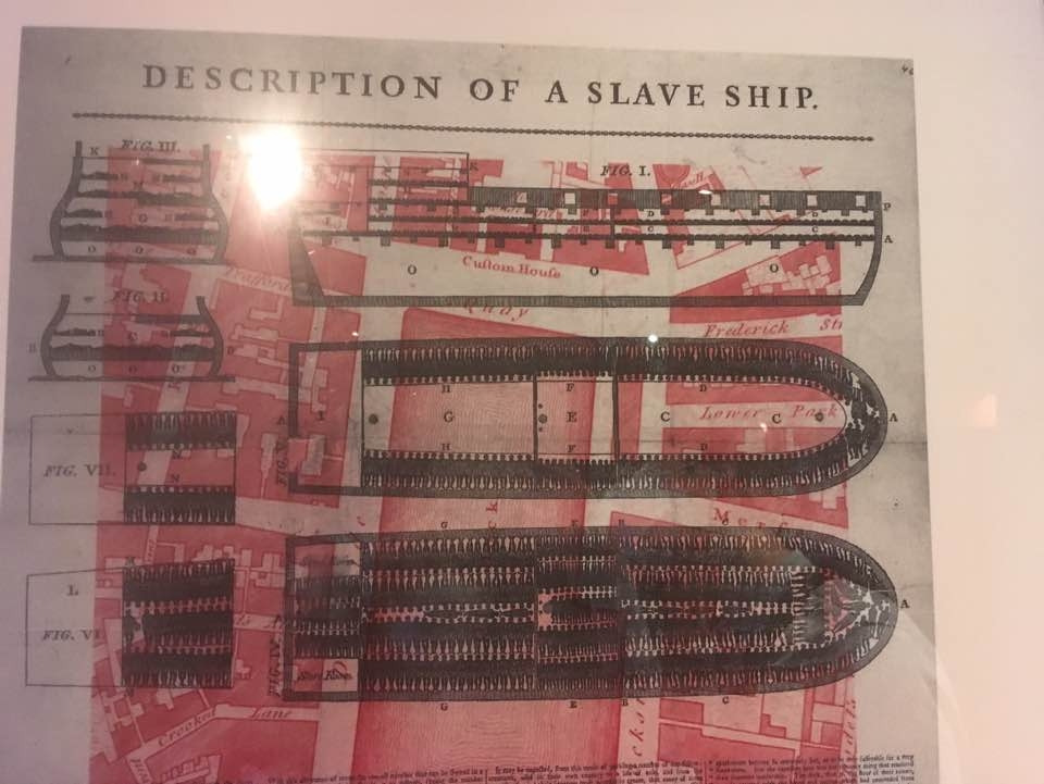 배에 탄사람.jpg