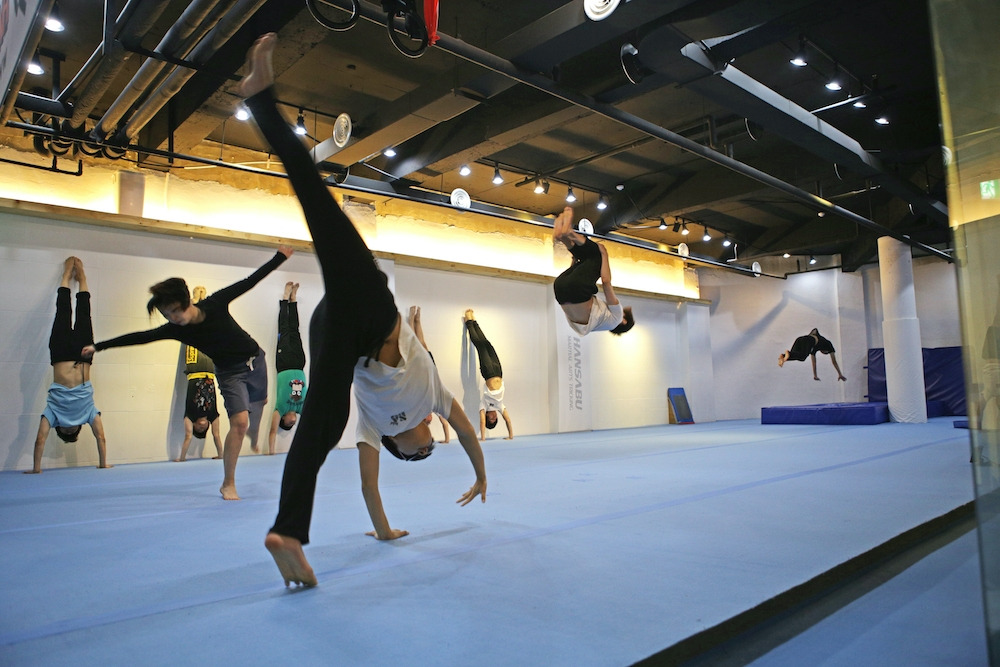 커리지인 아크로바틱 마샬아츠 트릭킹 파쿠르 한사부2.jpg