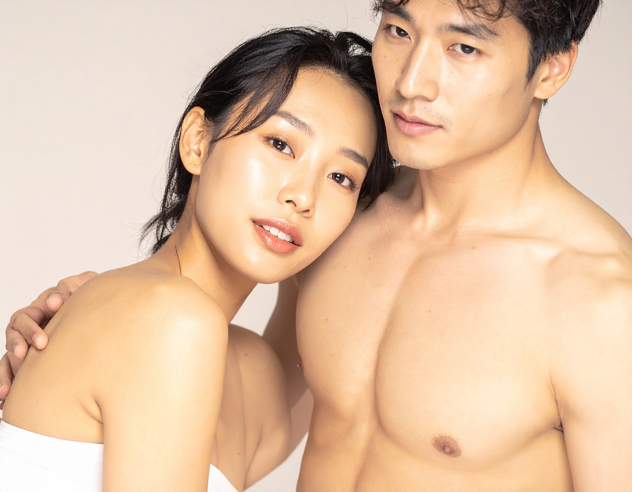 Firefly_A beautiful Korean woman with bronze skin who appears to be in her twenties is restin 635976.jpg