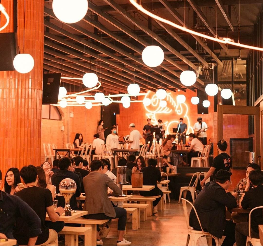 Beer belly Open Everyday!   Operating hours- 17.00 - 24.00  Last Order- 23.0072 Courtyard is now cashless. Please use QR or credit card.For reservations  Line- @72courtyard   Call- 02 392  7770#72courtyard #beerbelly #carbar #luckyfish.jpg