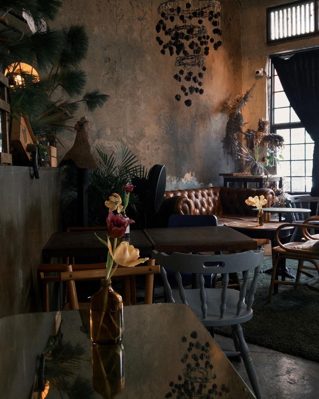 Good vibes only ;)#wallflowerscafe #cafe #cafehopping #bangkokcafe #bangkokcafehopping #soinanachinatown #cafeinchinatownbangkok #cakedecorating #flowerscake (1).jpg