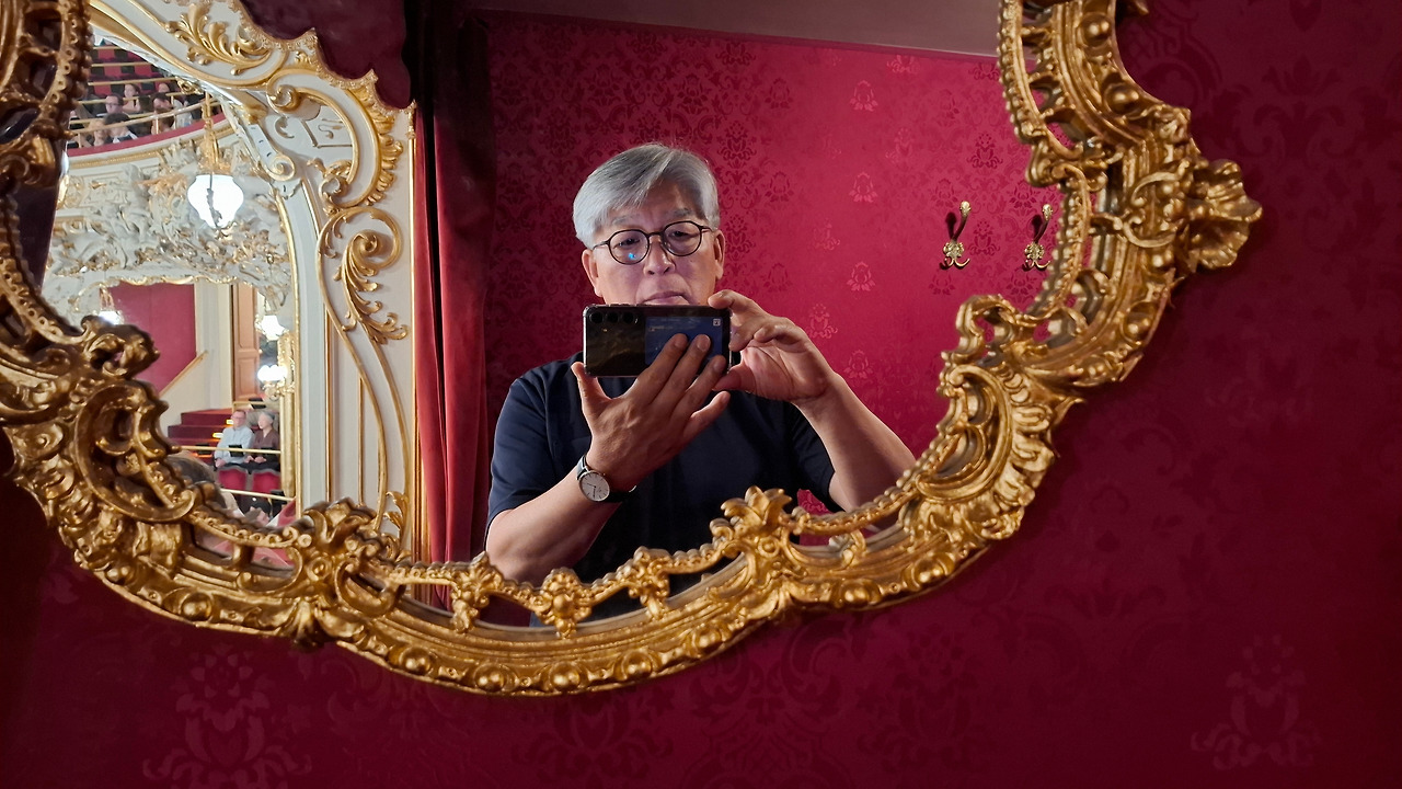 Prague State Opera 24.jpg