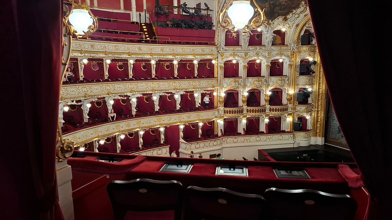 Prague State Opera 31.jpg