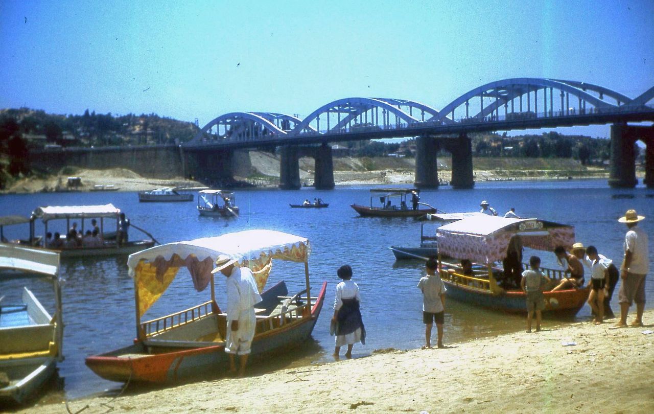 한강 놀잇배.jpg